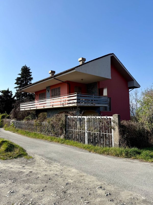 casa indipendente in vendita a Castiglione Chiavarese