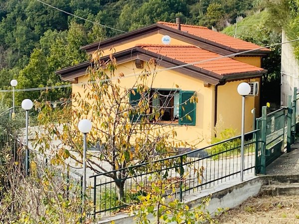 appartamento in vendita a Castiglione Chiavarese