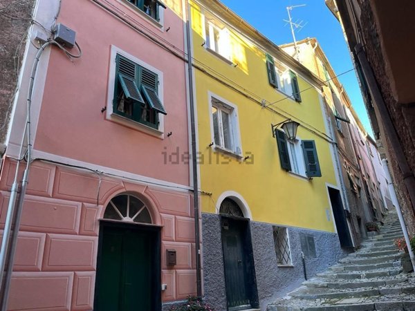 casa indipendente in vendita a Castiglione Chiavarese in zona Velva