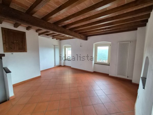 casa indipendente in vendita a Castiglione Chiavarese in zona Velva