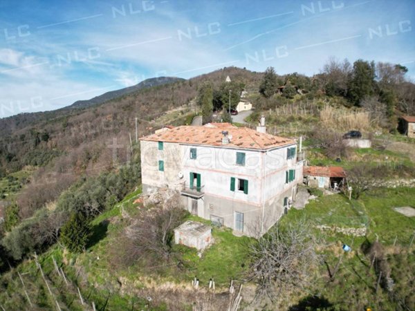 casa indipendente in vendita a Castiglione Chiavarese