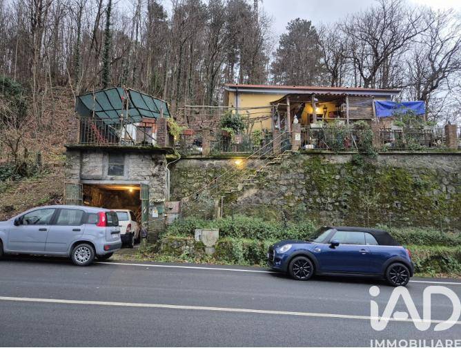 casa indipendente in vendita a Castiglione Chiavarese in zona Velva