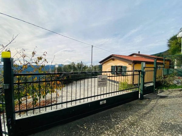 casa indipendente in vendita a Castiglione Chiavarese in zona Missano