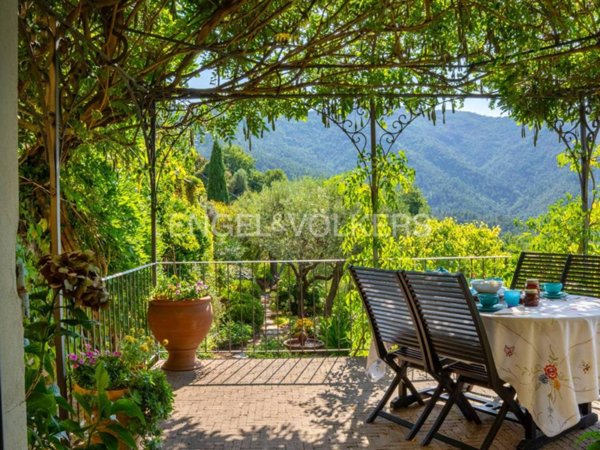 casa indipendente in vendita a Castiglione Chiavarese in zona Velva