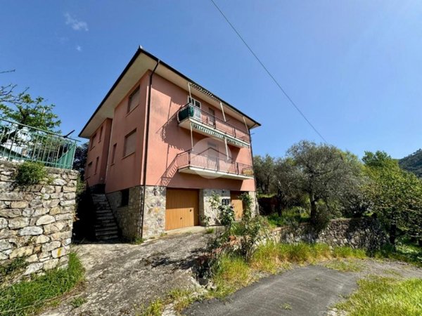 casa indipendente in vendita a Castiglione Chiavarese in zona Campegli
