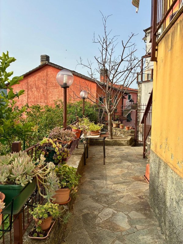 casa indipendente in vendita a Castiglione Chiavarese