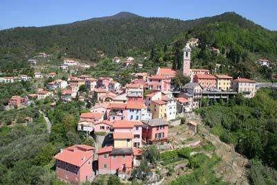 casa indipendente in vendita a Castiglione Chiavarese
