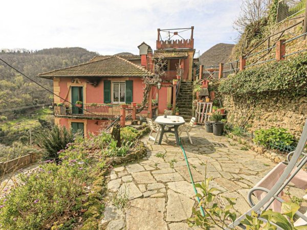 casa indipendente in vendita a Ceranesi in zona Paravanico