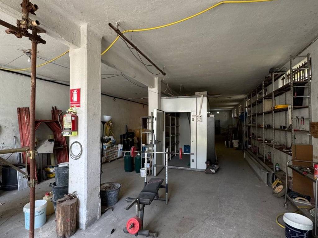 locale di sgombero in vendita a Ceranesi