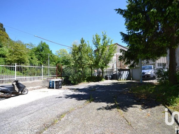 locale commerciale in vendita a Ceranesi in zona Paravanico