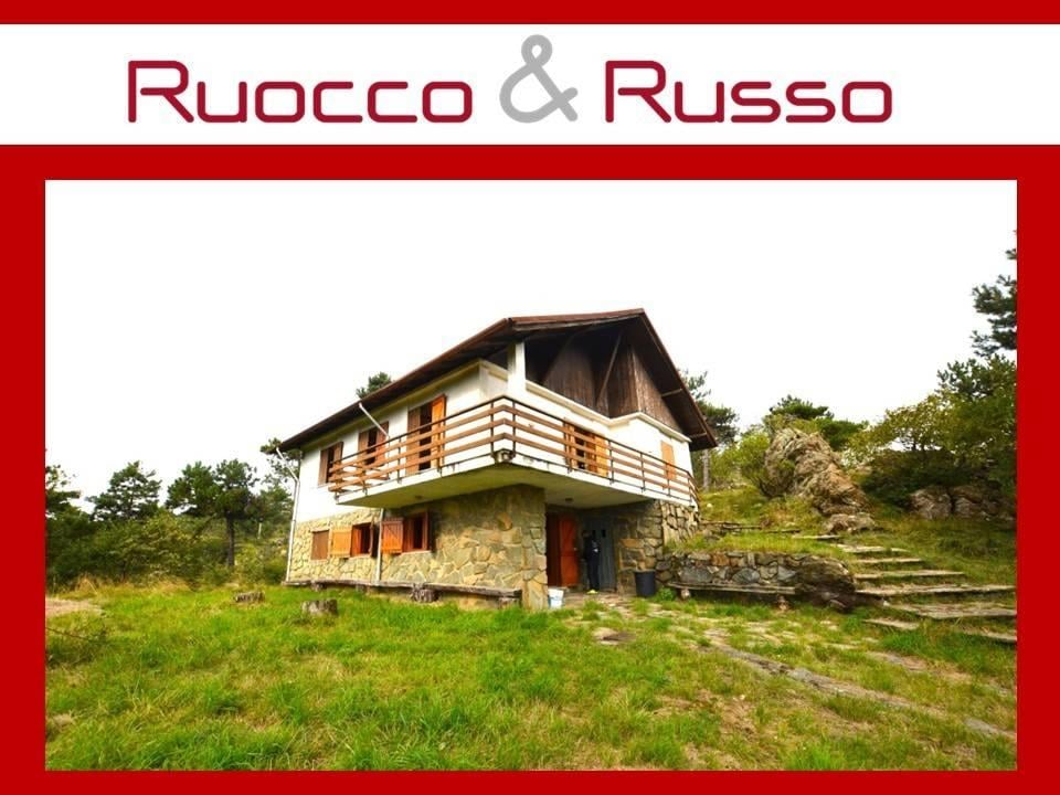 casa indipendente in vendita a Ceranesi in zona Piani di Praglia