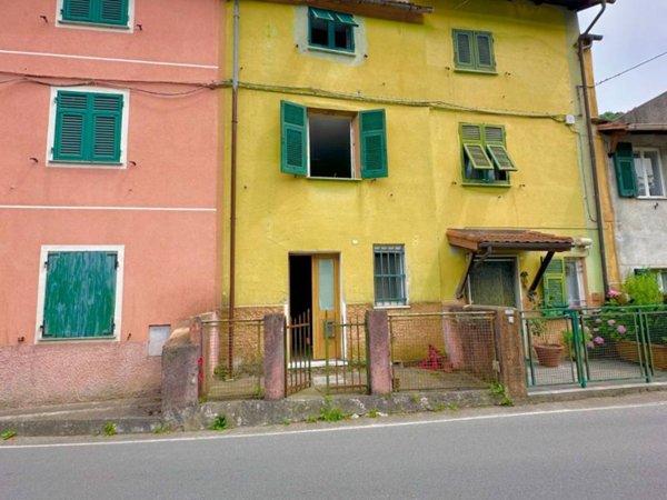 casa indipendente in vendita a Ceranesi in zona Ferriera
