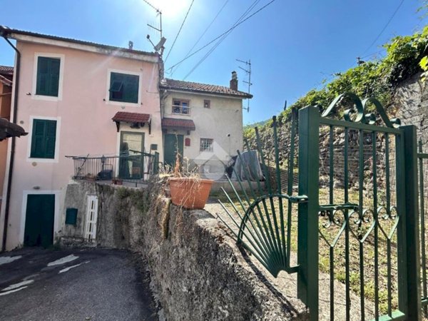 casa semindipendente in vendita a Ceranesi in zona Paravanico