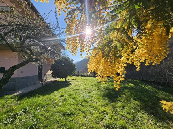 casa indipendente in vendita a Ceranesi in zona Paravanico