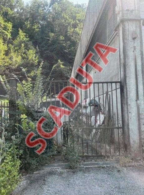 locale commerciale in vendita a Ceranesi in zona Paravanico