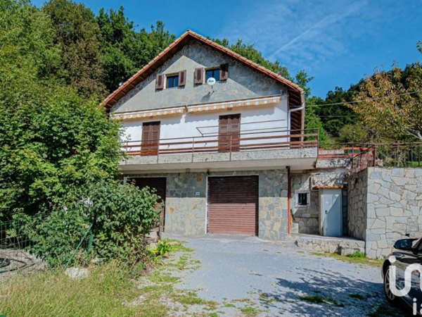 casa indipendente in vendita a Ceranesi in zona Paravanico