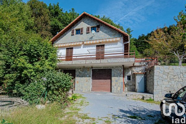 casa indipendente in vendita a Ceranesi in zona Paravanico