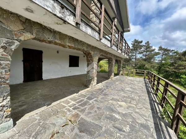 casa indipendente in vendita a Ceranesi in zona Piani di Praglia