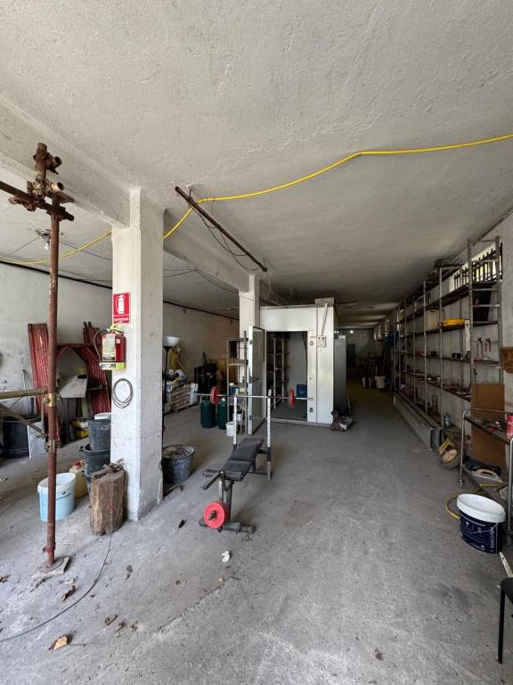 locale di sgombero in vendita a Ceranesi