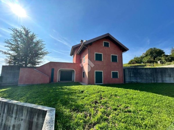 casa indipendente in vendita a Ceranesi in zona Paravanico