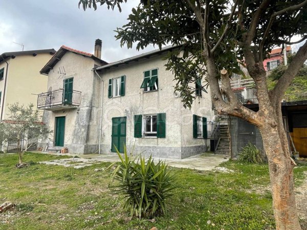 casa indipendente in vendita a Ceranesi