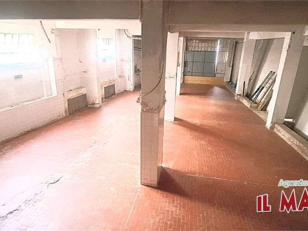 locale commerciale in vendita a Ceranesi in zona Ferriera