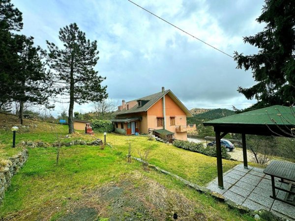 casa indipendente in vendita a Ceranesi in zona Piani di Praglia