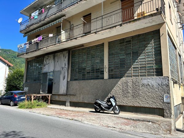 locale di sgombero in vendita a Ceranesi