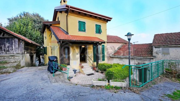 casa indipendente in vendita a Ceranesi in zona Livellato
