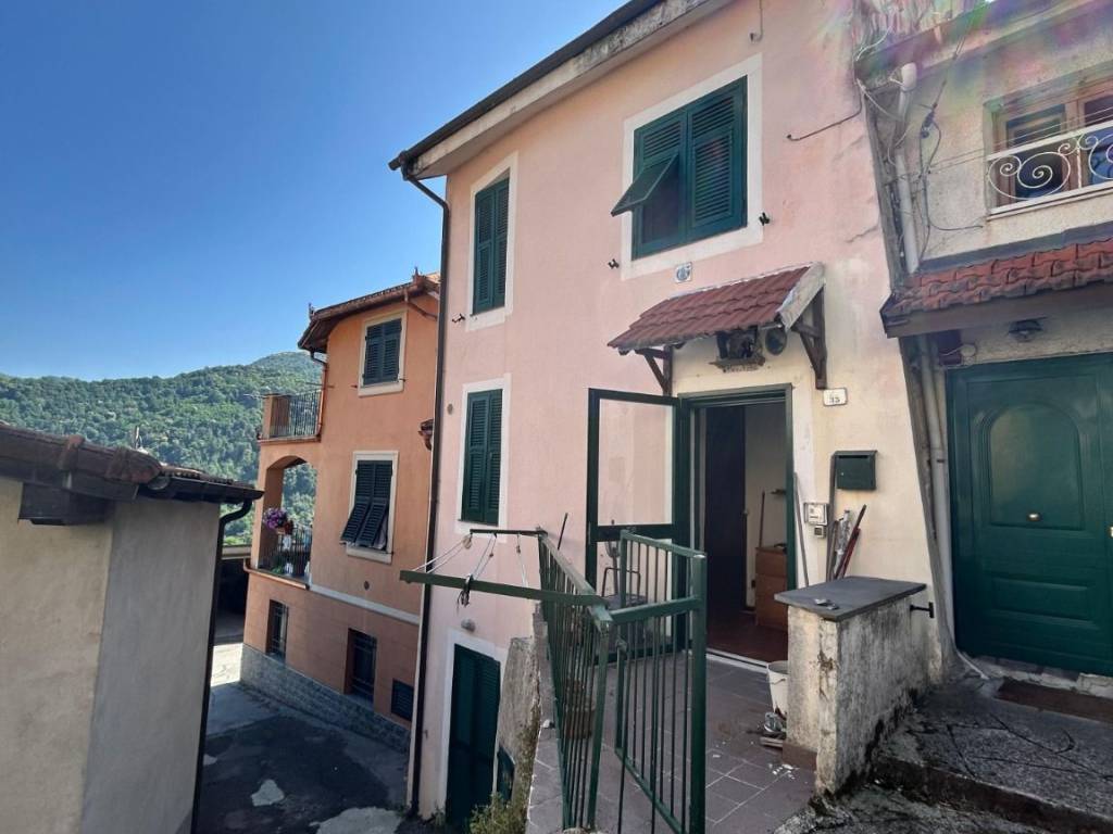 appartamento in vendita a Ceranesi in zona Paravanico