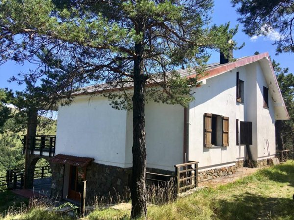 casa indipendente in vendita a Ceranesi in zona Piani di Praglia