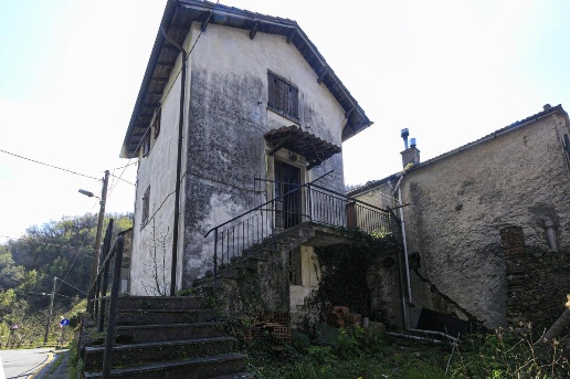 casa indipendente in vendita a Ceranesi in zona Paravanico