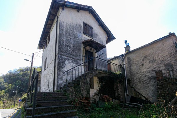 casa indipendente in vendita a Ceranesi in zona Paravanico
