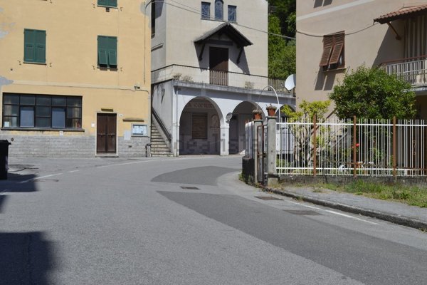 locale commerciale in vendita a Ceranesi