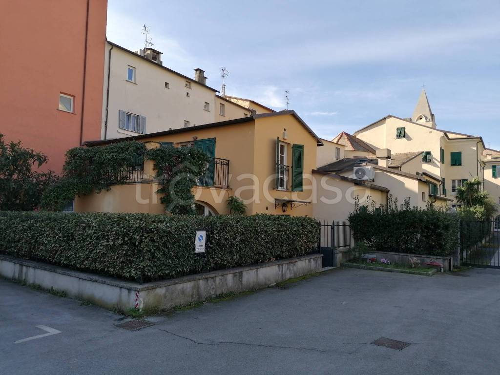 casa indipendente in vendita a Chiavari in zona Entella