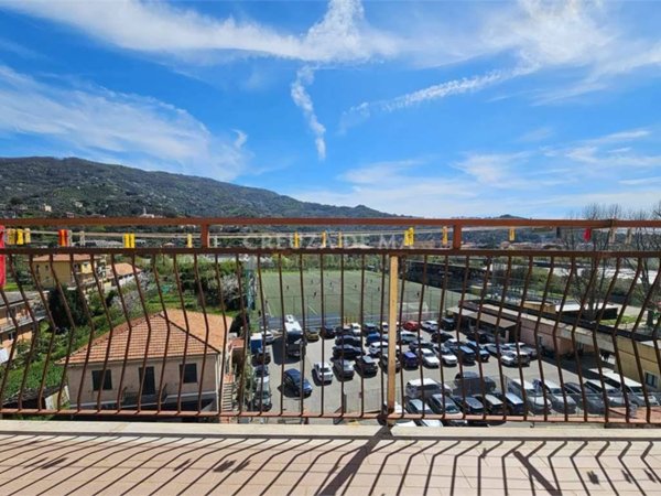 appartamento in vendita a Chiavari in zona Caperana