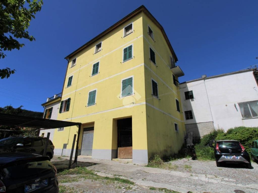 appartamento in vendita a Chiavari in zona Caperana