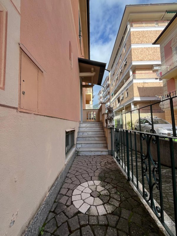 casa indipendente in vendita a Chiavari