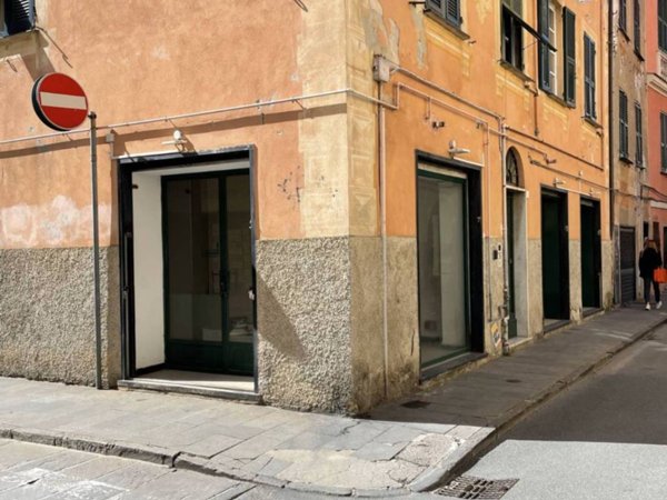 locale commerciale in vendita a Chiavari in zona Entella