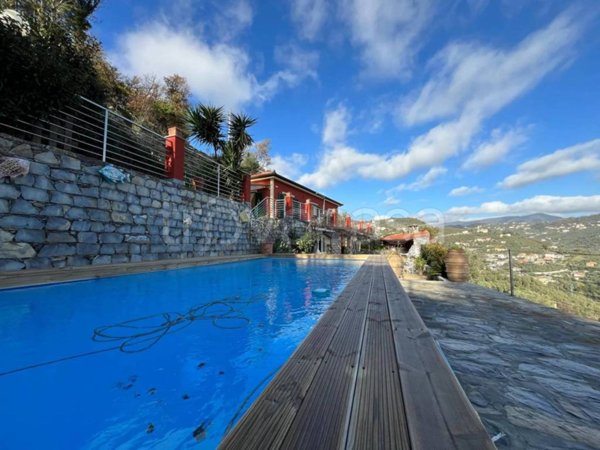 casa indipendente in vendita a Chiavari