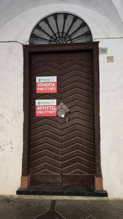 locale di sgombero in vendita a Chiavari in zona Entella