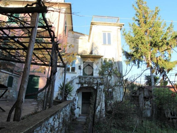 appartamento in vendita a Chiavari in zona Caperana