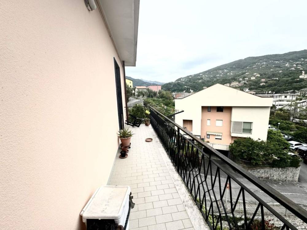 appartamento in vendita a Chiavari in zona Caperana