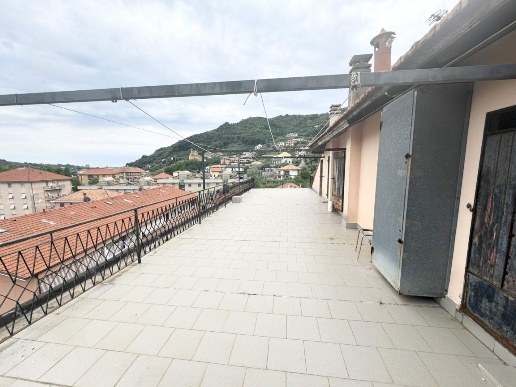 appartamento in vendita a Chiavari in zona Caperana