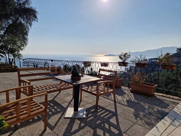 casa indipendente in vendita a Chiavari