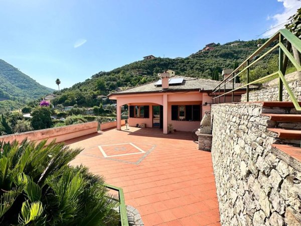 casa indipendente in vendita a Chiavari in zona Sanguineto