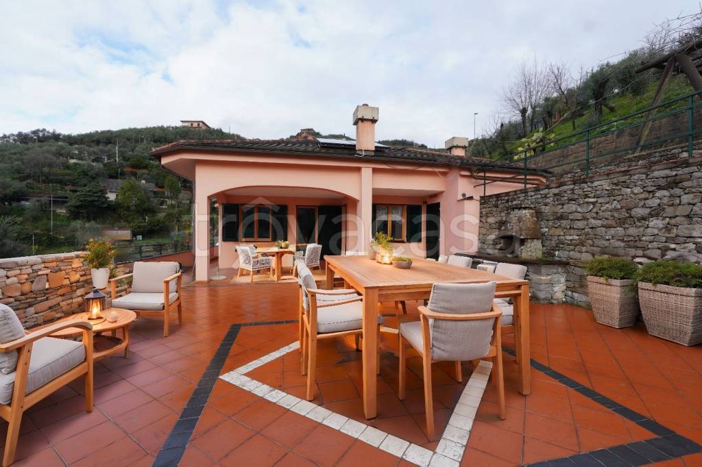 casa indipendente in vendita a Chiavari