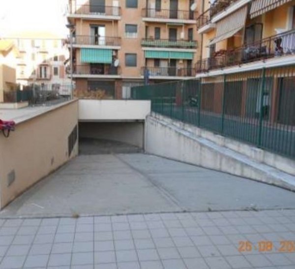 locale commerciale in vendita a Chiavari in zona Caperana
