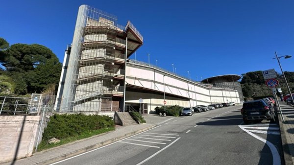 locale commerciale in vendita a Chiavari