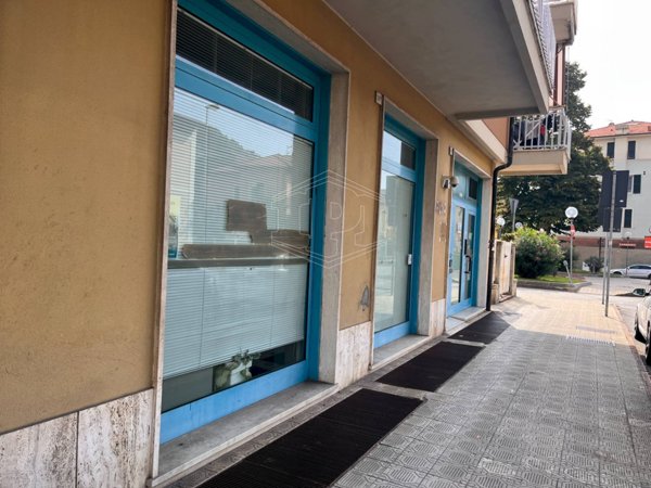 locale commerciale in vendita a Chiavari